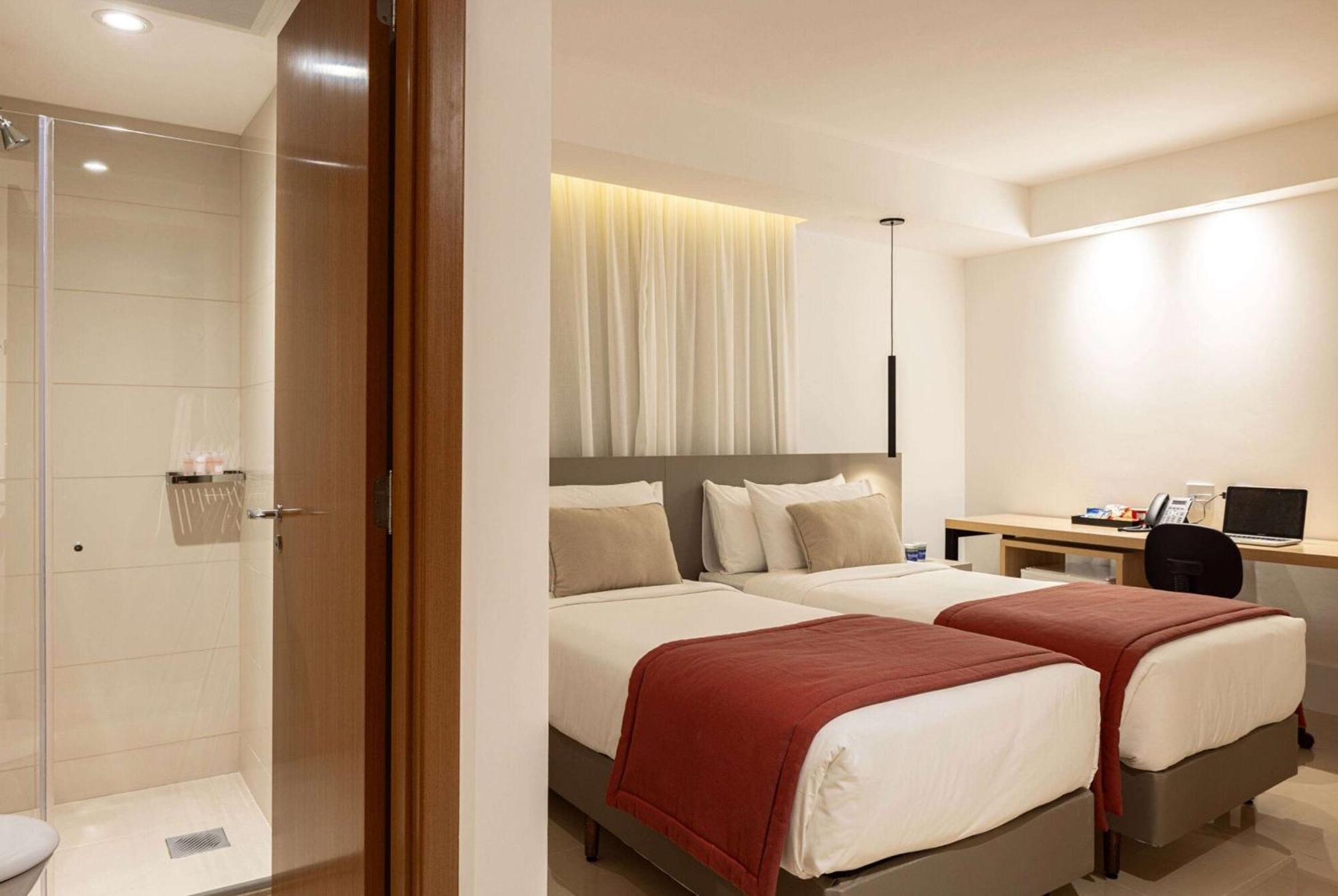 Ramada By Wyndham Brasilia Alvorada Hotel ภายนอก รูปภาพ